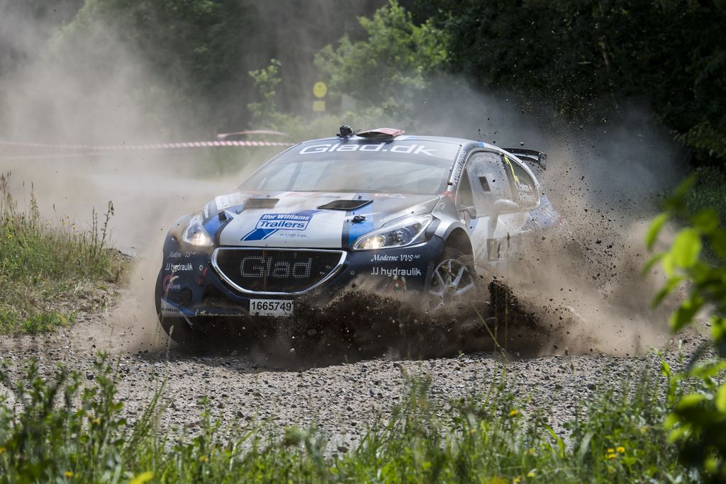En dobbeltpunktering kostede dyrt for Kenneth Madsen og Mette Felthaus i Rally Jylland
(Foto: Jokum Tord Larsen)